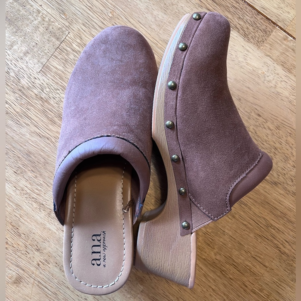 Women’s brown clogs - Picture 3 of 5